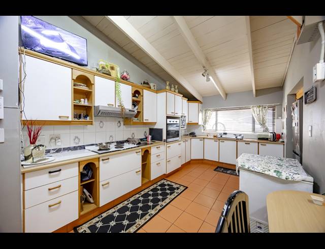 BEDROOM HOUSE FOR SALE IN WESTVILLE